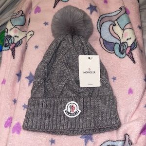 Moncler hat